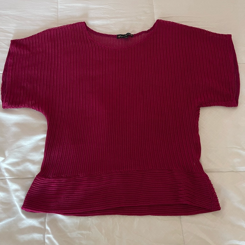 Berry colored knitted shirt